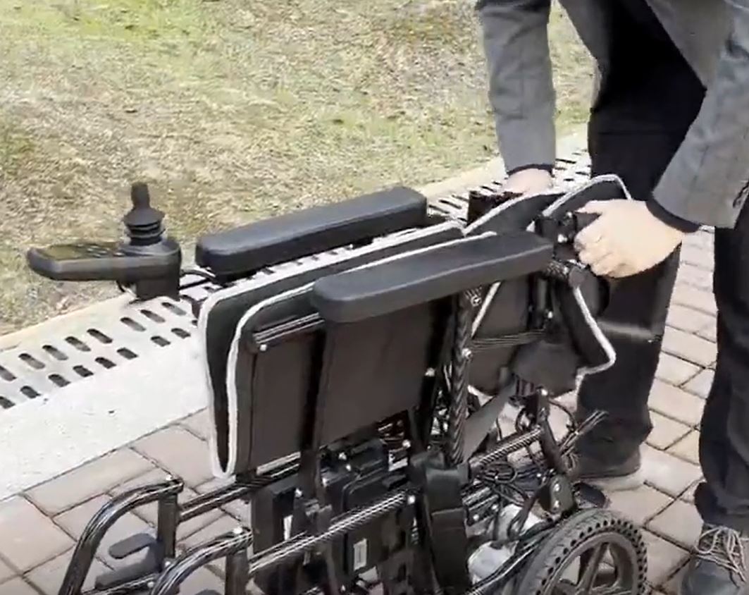 E-Traveller Voyager Electric Wheelchair